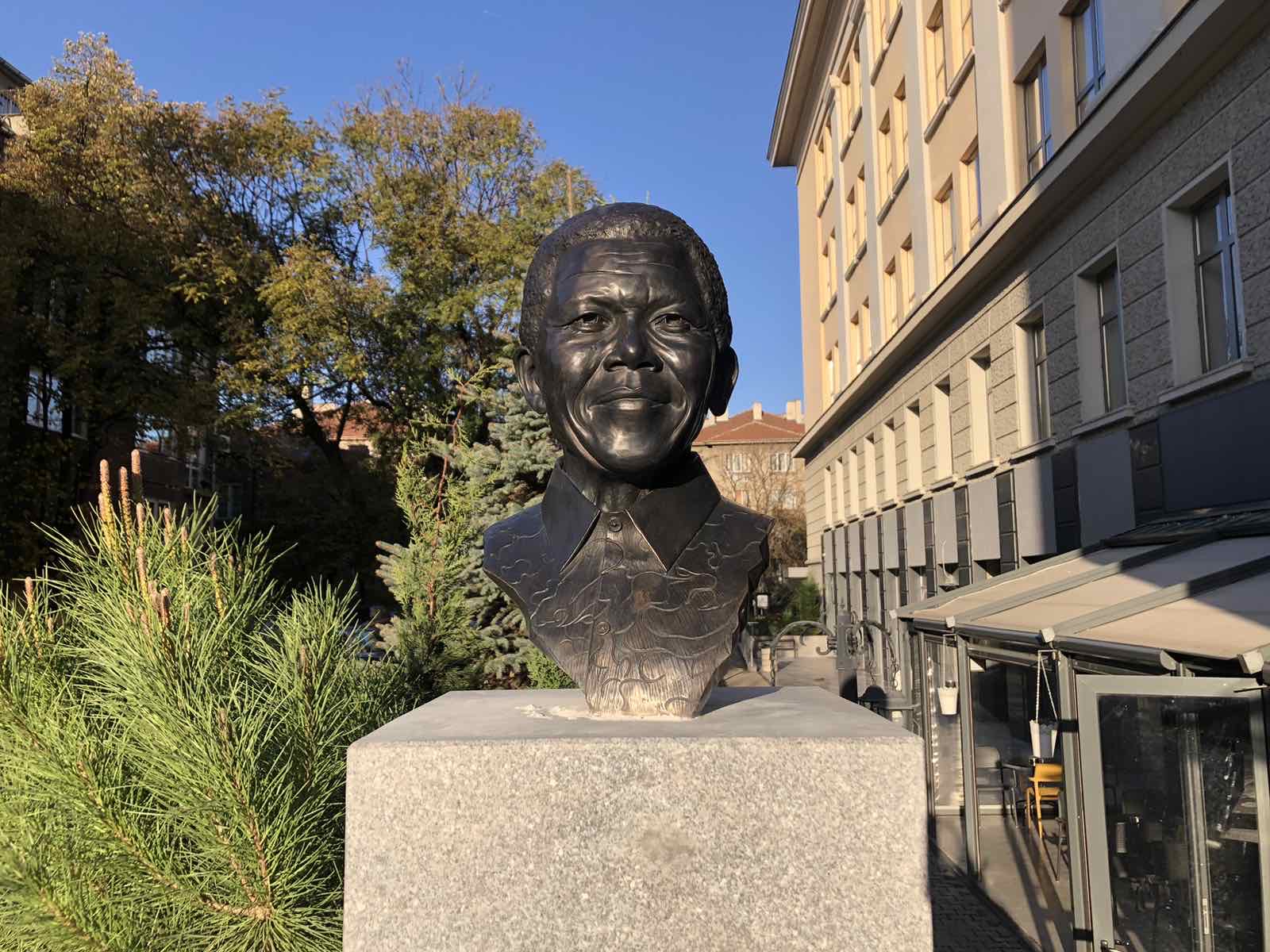 Откриват паметник на Нелсън Мандела в София