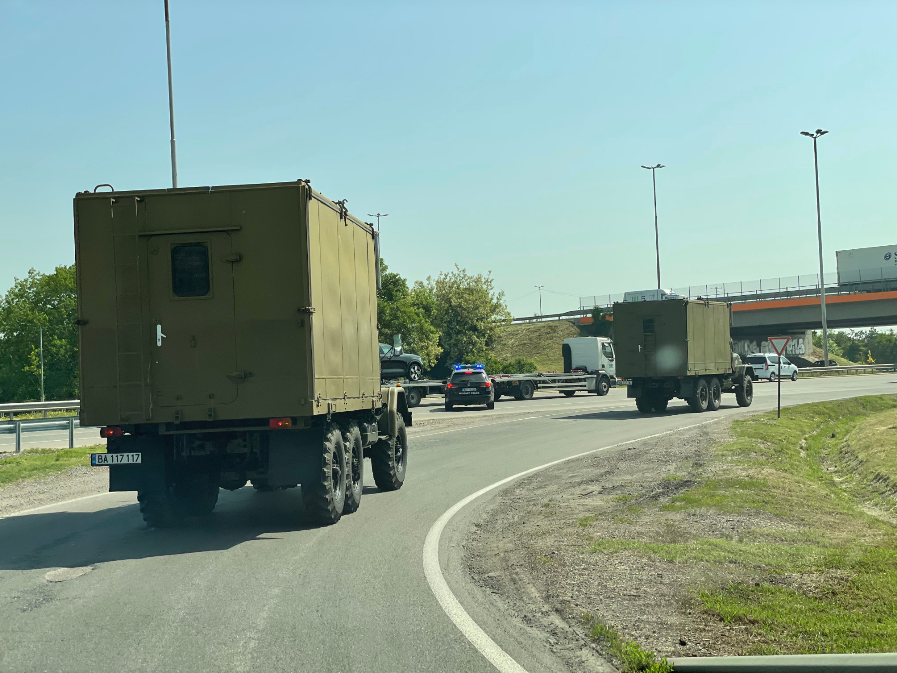 Военна техника отива на учение в „Корен“
