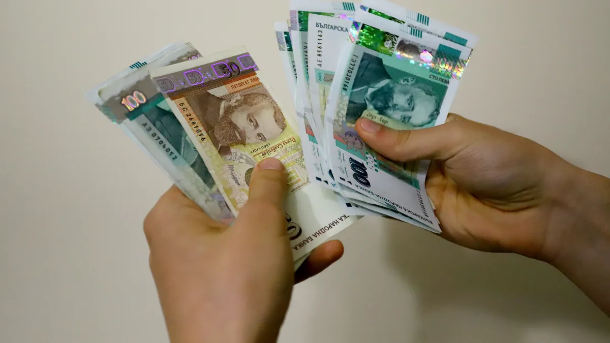Инфлация в действие: За година БНБ е пуснала в обращение допълнителни 11 милиона банкноти от 100 лева