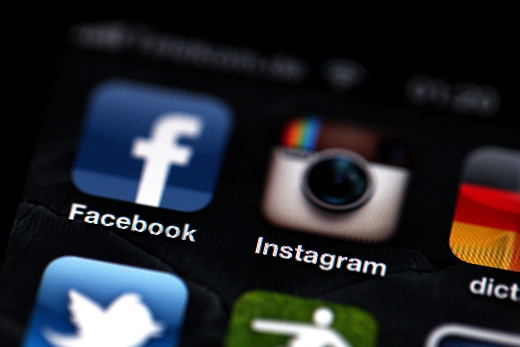 Експерти бият тревога заради версия на Instagram за деца под 13 години
