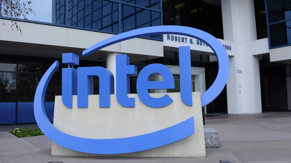 Intel отложи изграждането на два завода за чипове в Германия и Полша