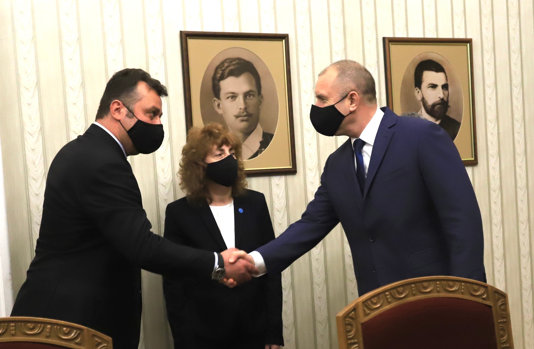 Радев връчва мандат на Антоанета Стефанова от ИТН