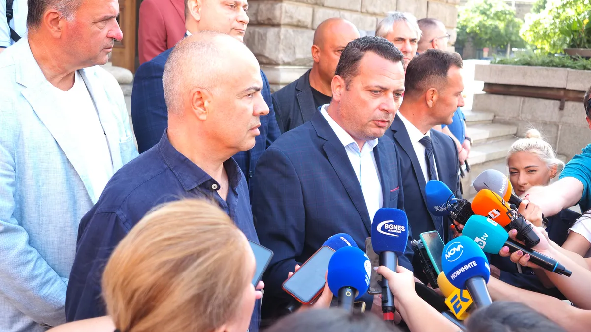 Иван Ченчев и Георги Свиленски внесоха регистрацията на БСП в ЦИК