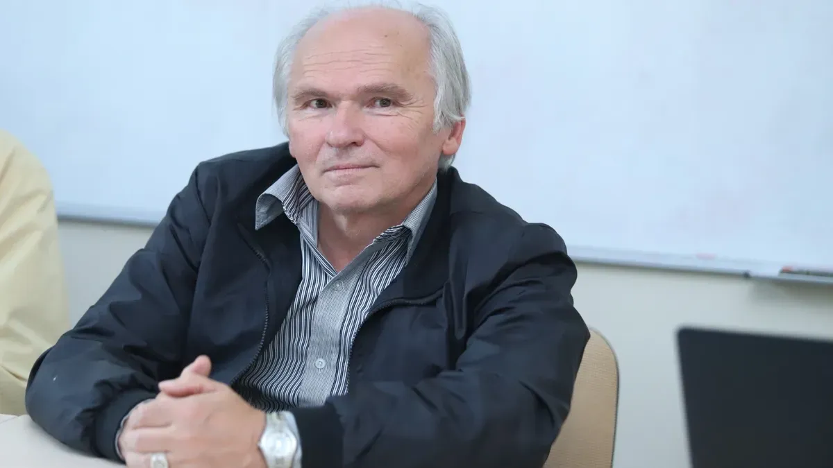                                                               Иван Николов: Малцинствата и симулирането на демокрация в Сърбия                      