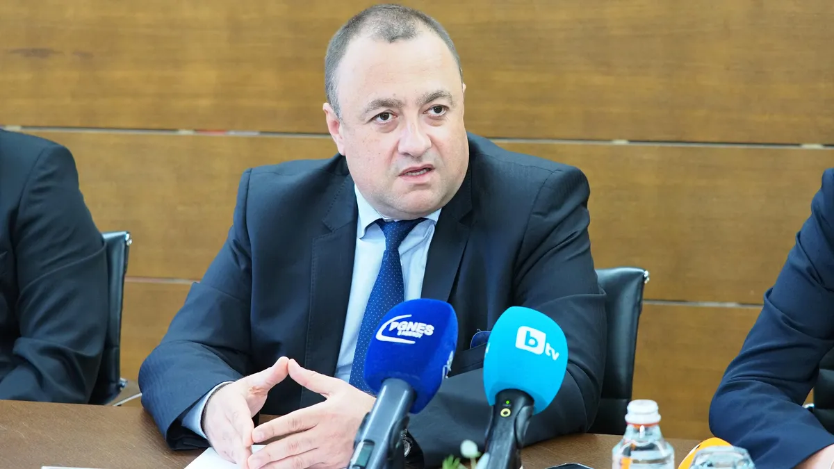 Иванов: Сериозни предложения се правят по веднъж, приел съм мотивите на Русинова