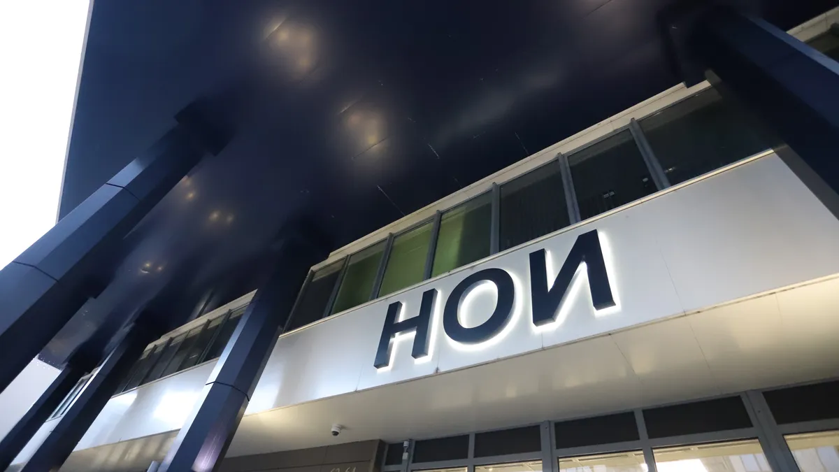 Изплащат пенсиите на Ивановден