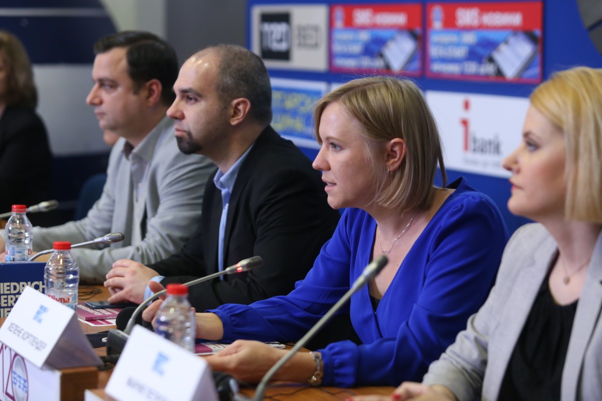 Проучване: Намалява желанието на младите да емигрират в чужбина