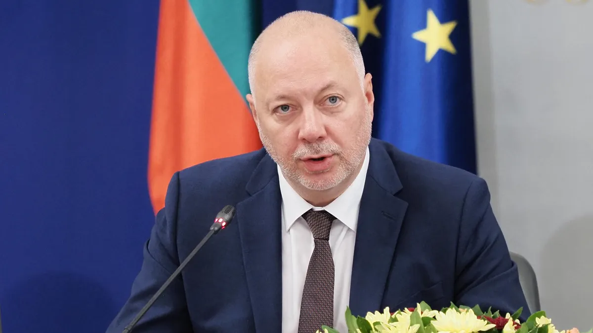 Желязков ще се запознае с готовността на Въоръжените сили за реакция при пожари