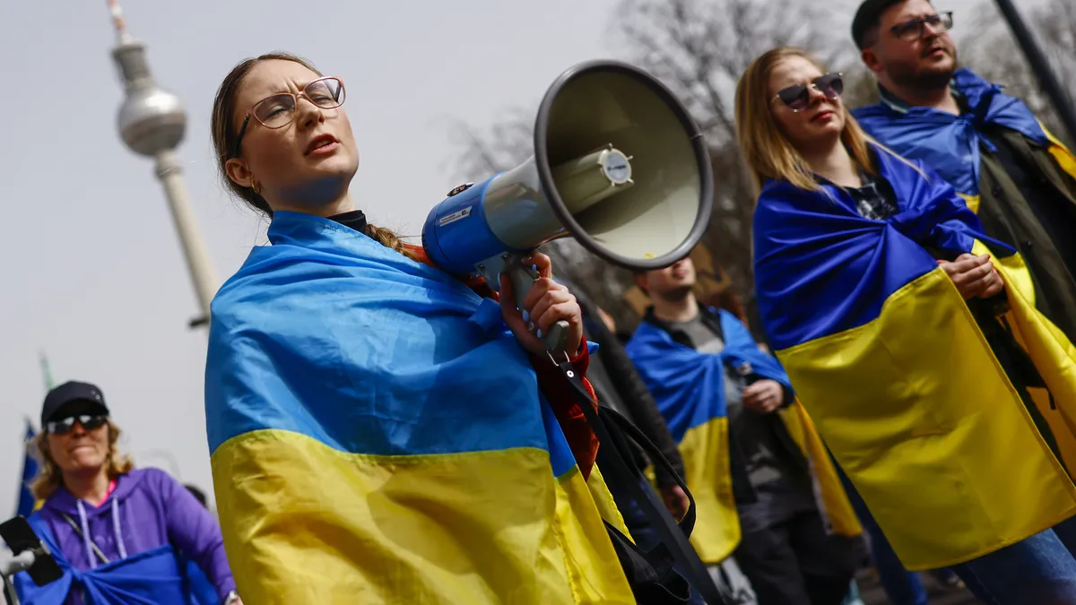 Жителите на Аляска посрещат Путин с украински знамена