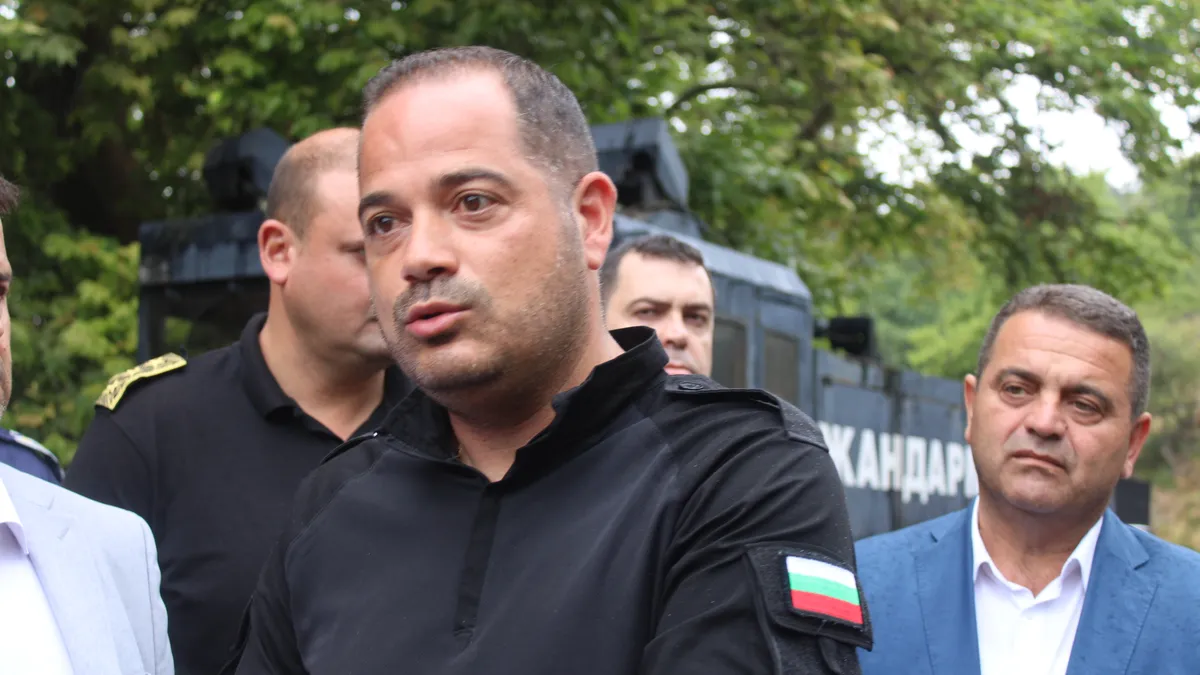 Калин Стоянов: Обстановката е спокойна, огънят не напредва към България
