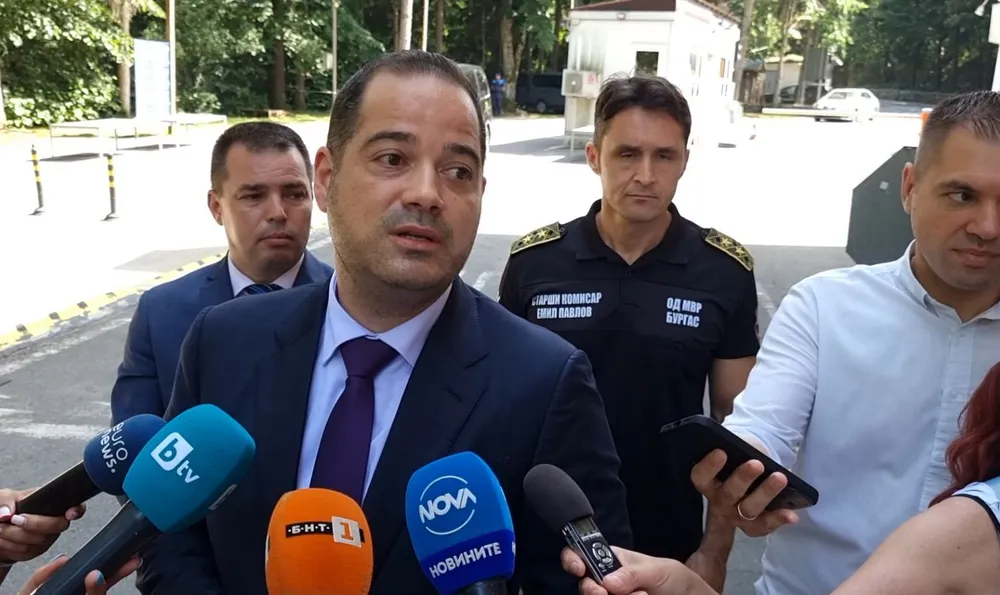 Калин Стоянов: Ще има засилено полицейско присъствие на местата, където ще има гласуване под строй 