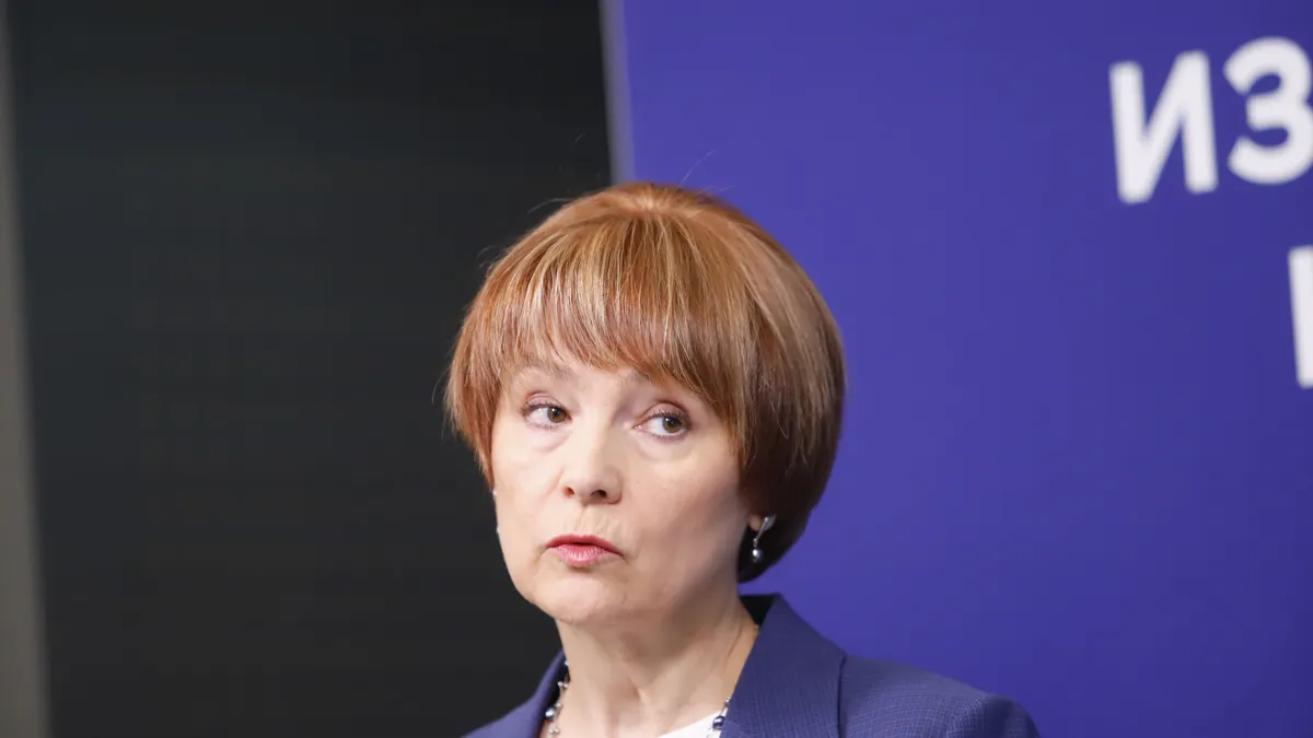 Към 11 ч. в изборите за Народно събрание активността е 8, 34%, за Европарламент 8,49