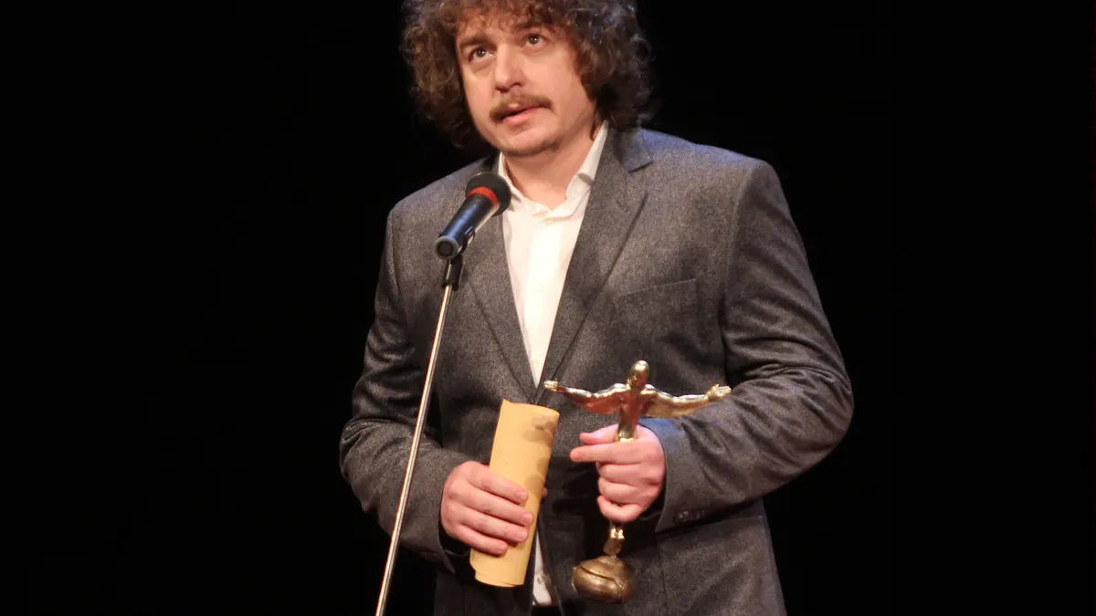 Камен Донев: Недопустимо е в Народния театър да има случайни хора, правителството да махне сегашния директор