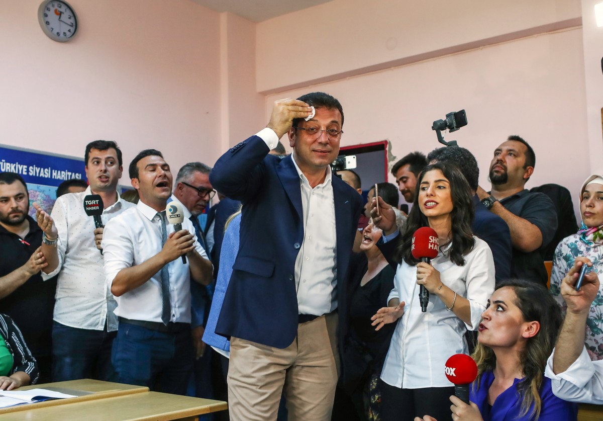 Кандидатът на опозицията Имамоглу води в Истанбул