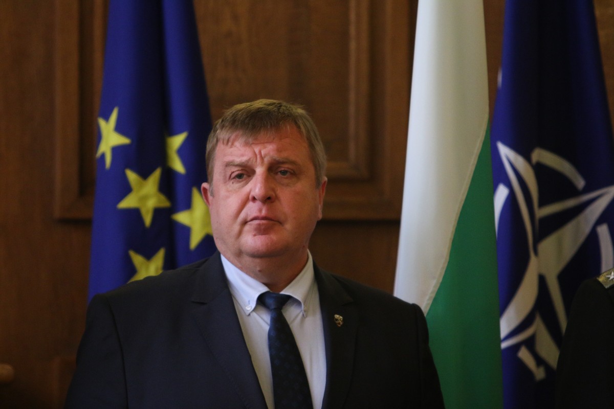 Каракачанов за руския самолет: На НАТО не им харесва, но такава е ситуацията