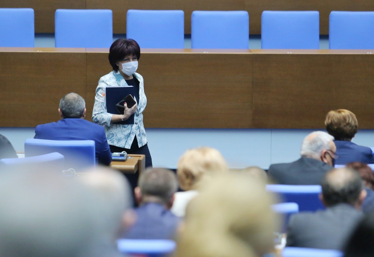 Караянчева: Парламентът има готовност за спешни промени в Изборния кодекс