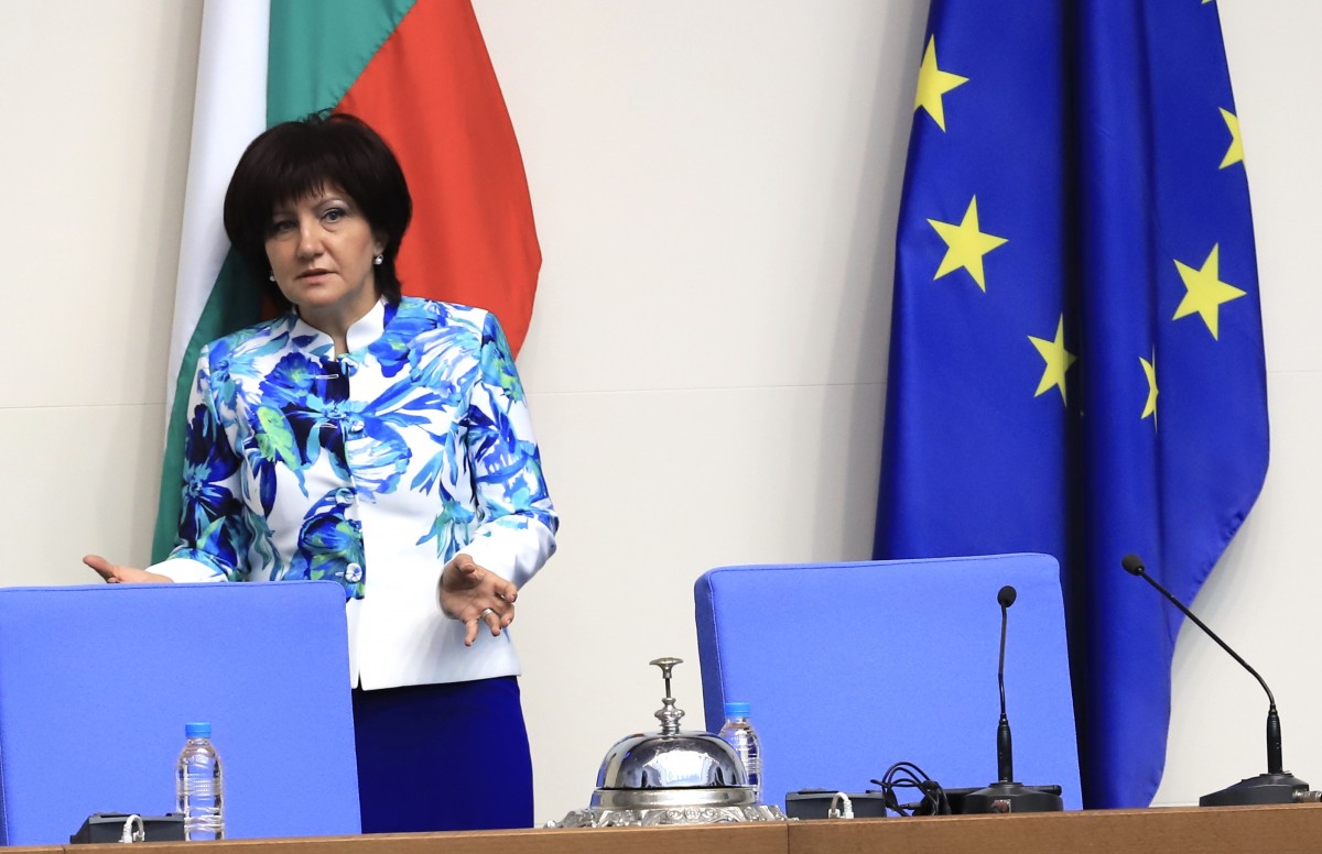 Караянчева: Хартиената бюлетина остава по искане на избирателите