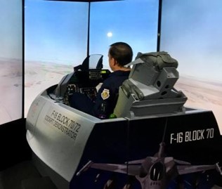 България ще получи най-нови тренажори за F-16