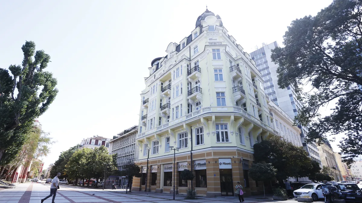 Къщата на барона, в която всеки, стъпил в София, си представя да живее