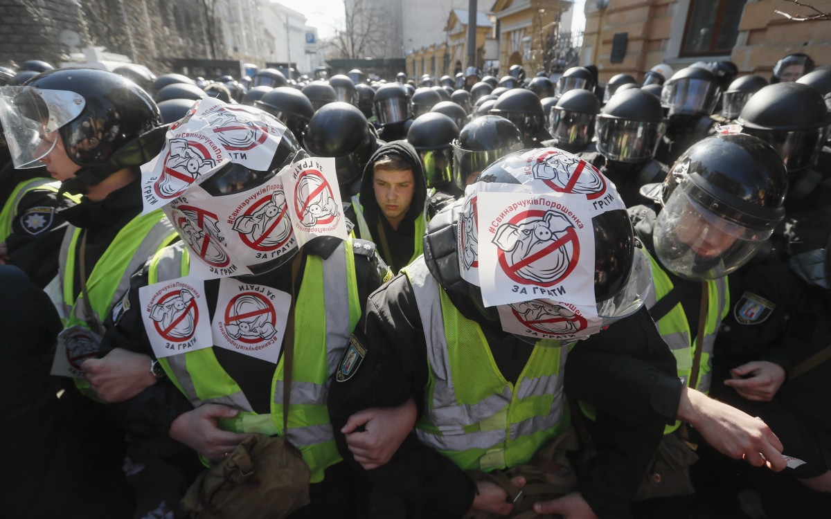 Сблъсъци и протести в Киев