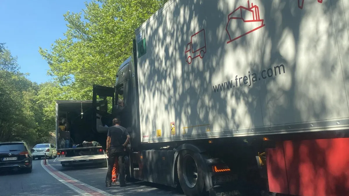 Километрично задръстване заради аварирал ТИР в Кресненското дефиле