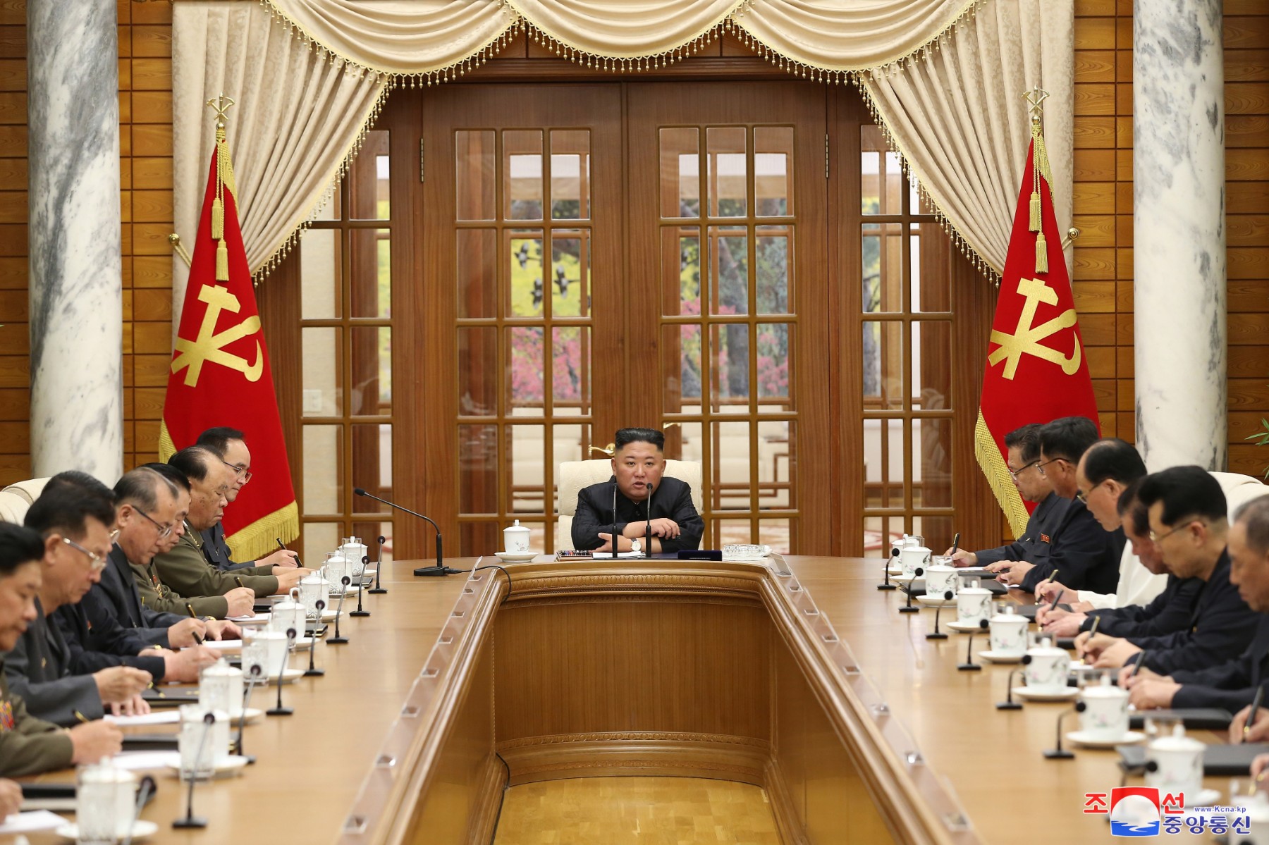 Северна Корея е застрашена от глад