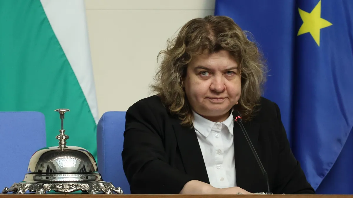 Киселова: Няма да има забавяне на влизането ни в еврозоната заради референдума на Радев