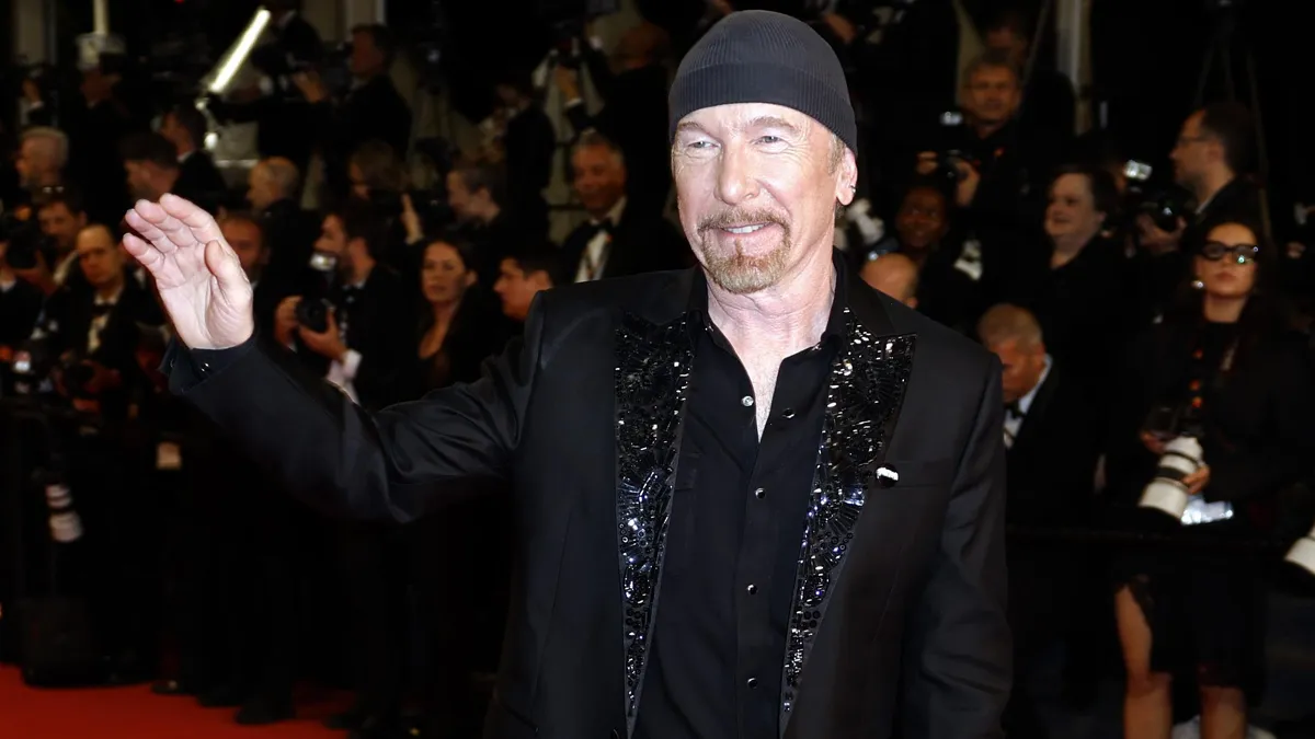 Китаристът на U2, The Edge, стана ирландски гражданин след 62 години там