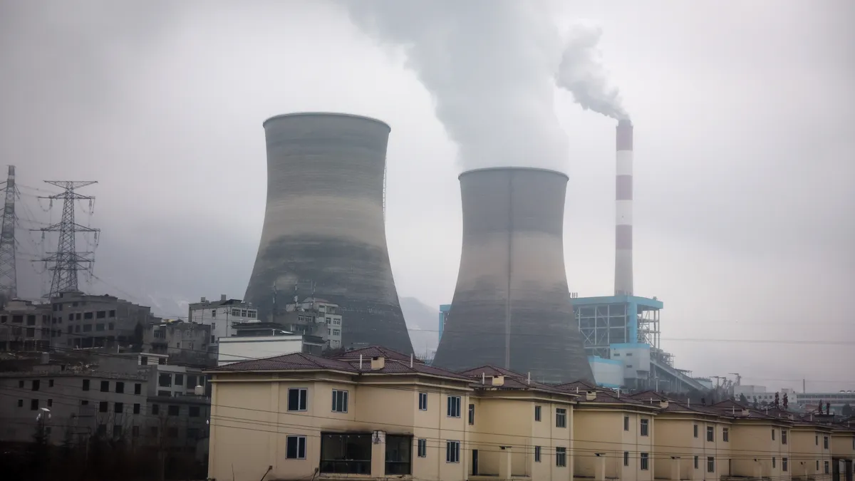 Китай залага рекордно на въглища въпреки бумa на възобновяемата енергия