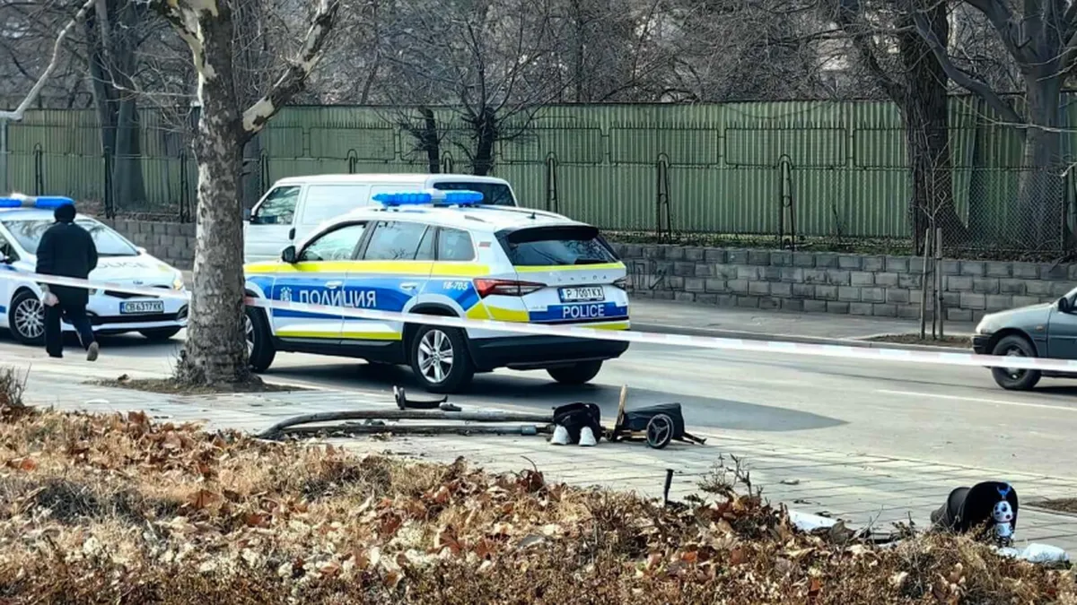 Кола блъсна майка с две деца на тротоар в Русе