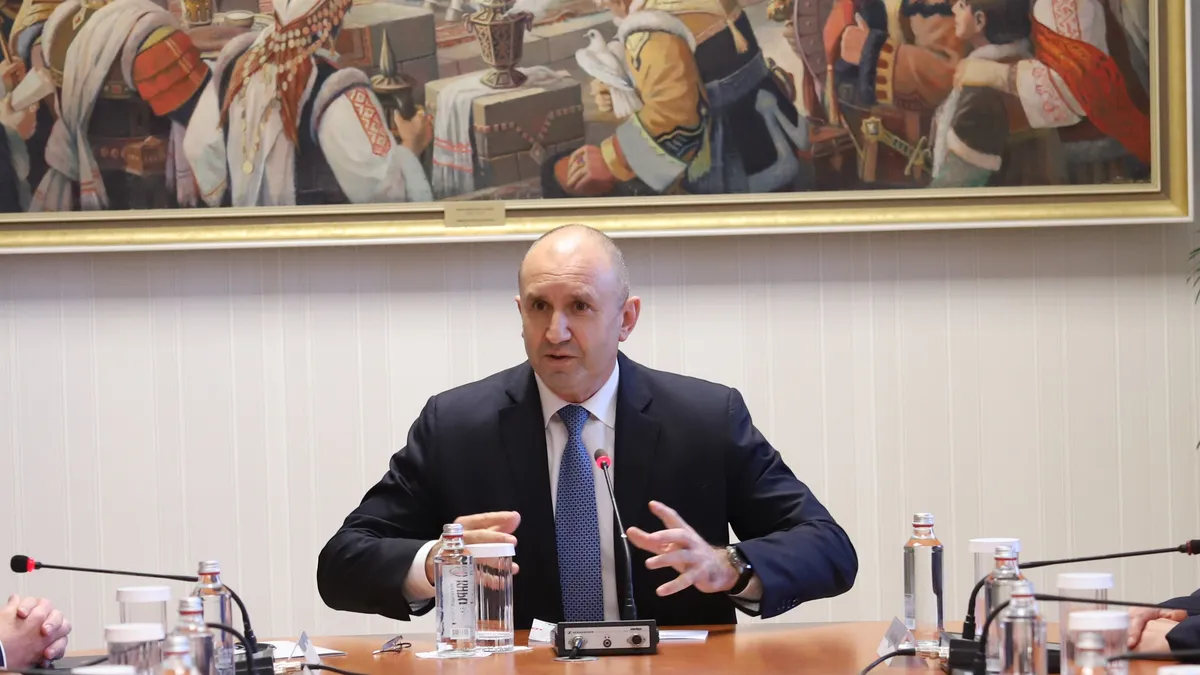 Консултациите при Радев започват в понеделник