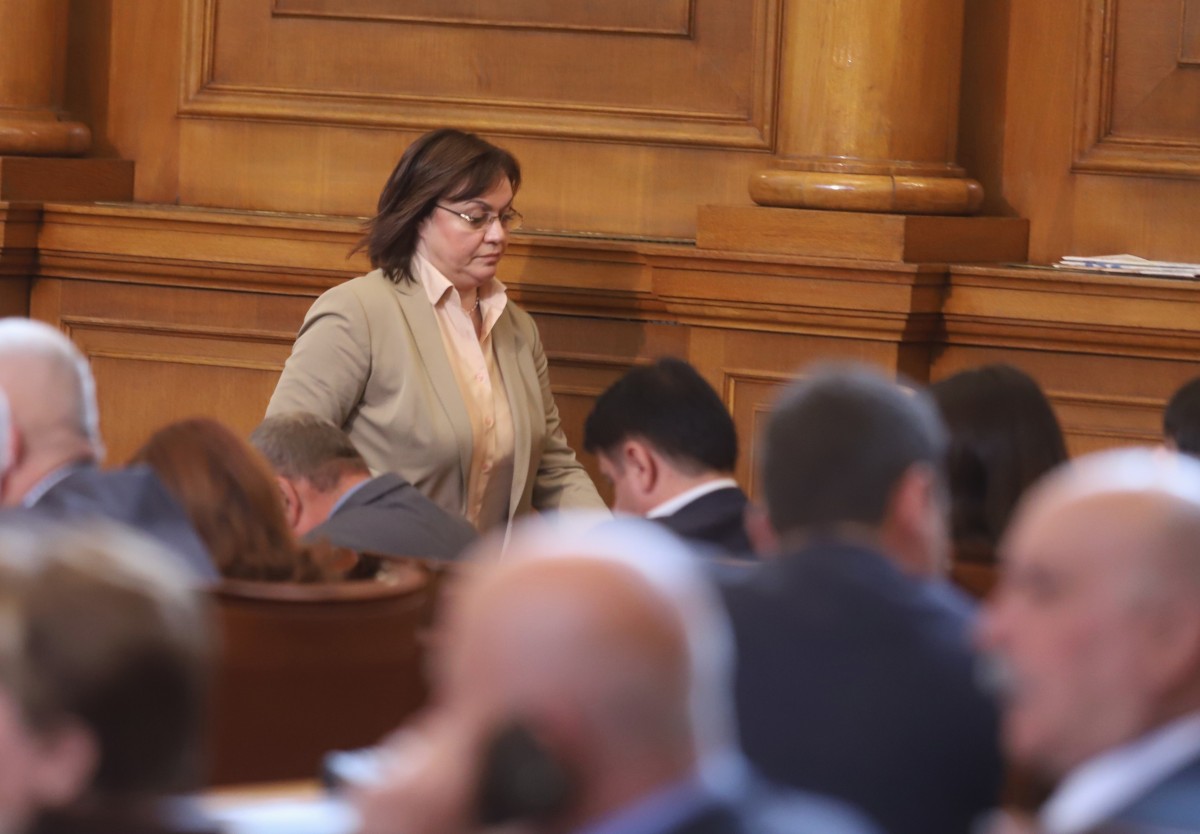 Корнелия Нинова: ГЕРБ се самоубиха от страх
