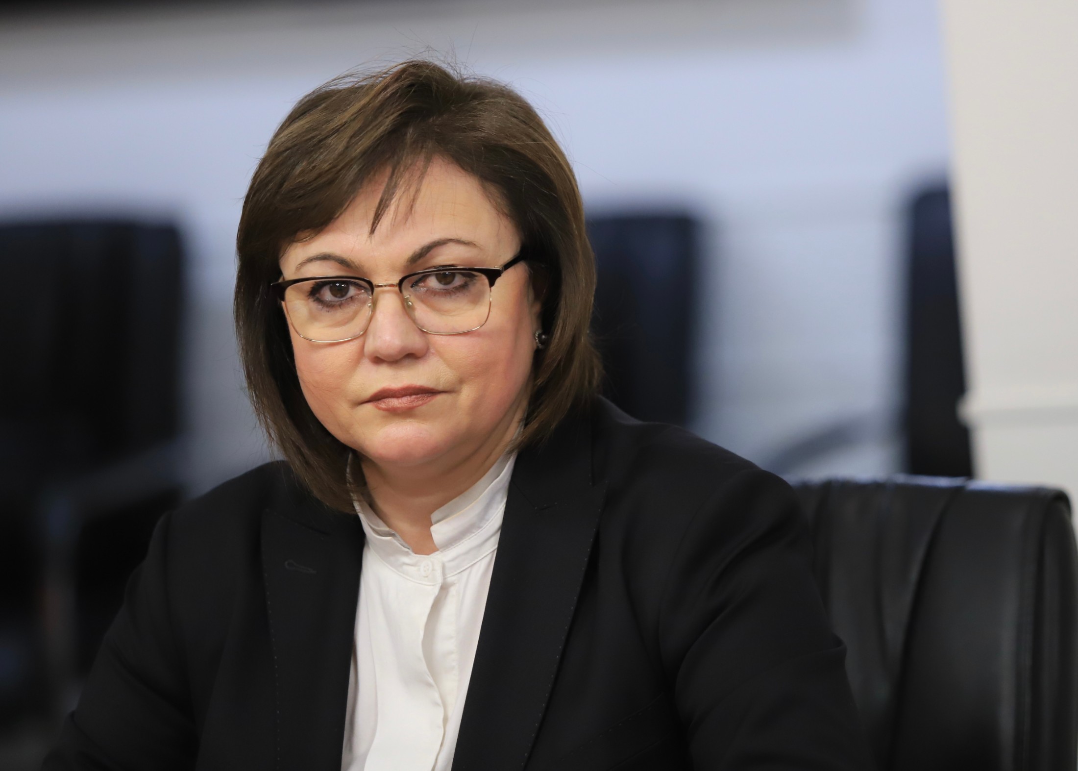 Нинова: Опитът за обезличаване на идеологиите на партиите би могъл да бъде и опасен