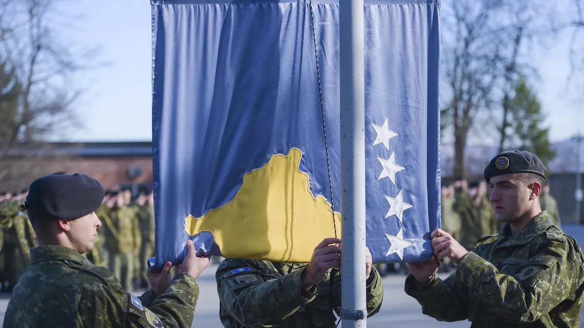 Косово изпраща бронирани автомобили на Украйна
