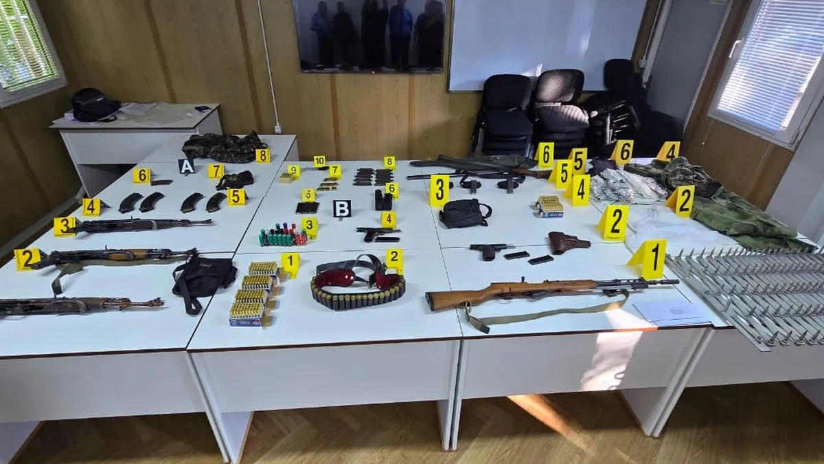 Косовската полиция откри автомати и взривни устройства в имоти на сръбски граждани