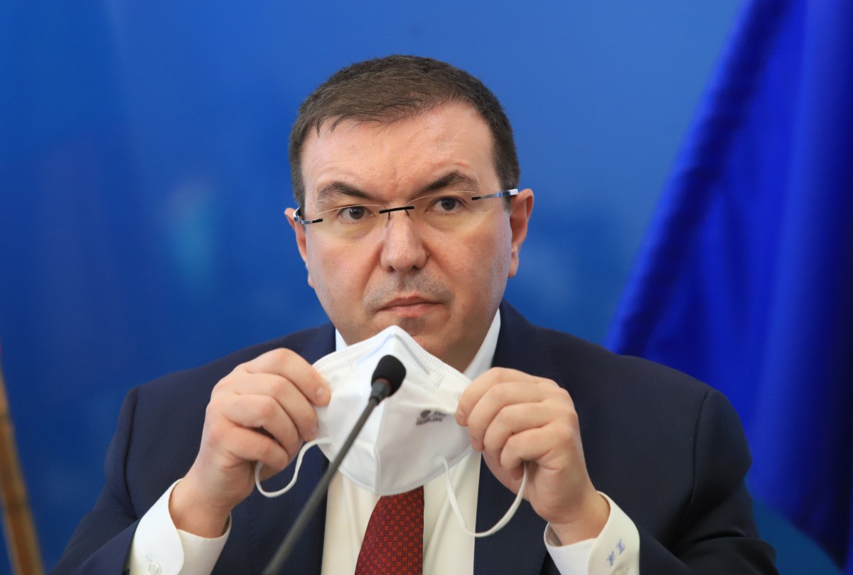 Ангелов разпореди проверка за ваксинирането на съветници в Сандански