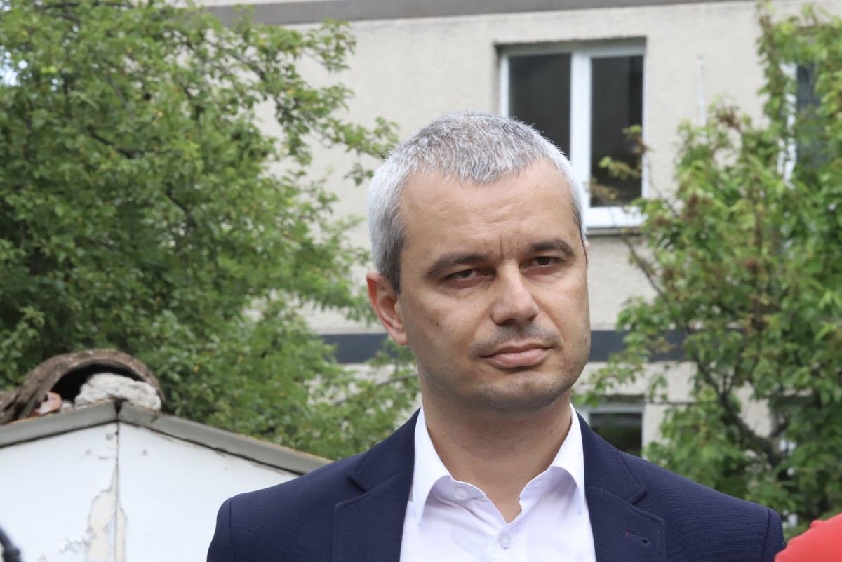 Костадин Костадинов: „Възраждане“ пречи, искат да ни унищожат