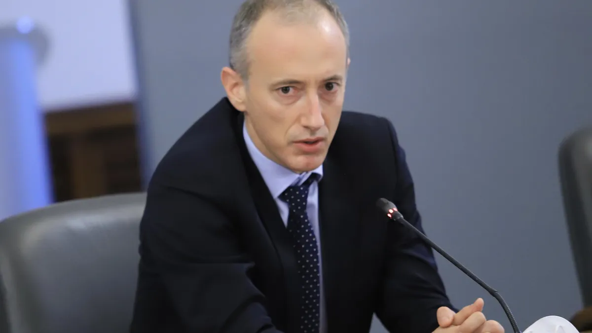  Красимир Вълчев: Ако няма криза, защо МФ иска вдигане на данъците и замразяване на заплатите 
