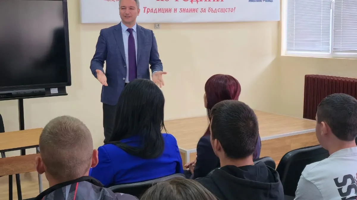 Кристиан Вигенин пред ученици в Попово: Правата на европейските граждани са защитени както никъде другаде