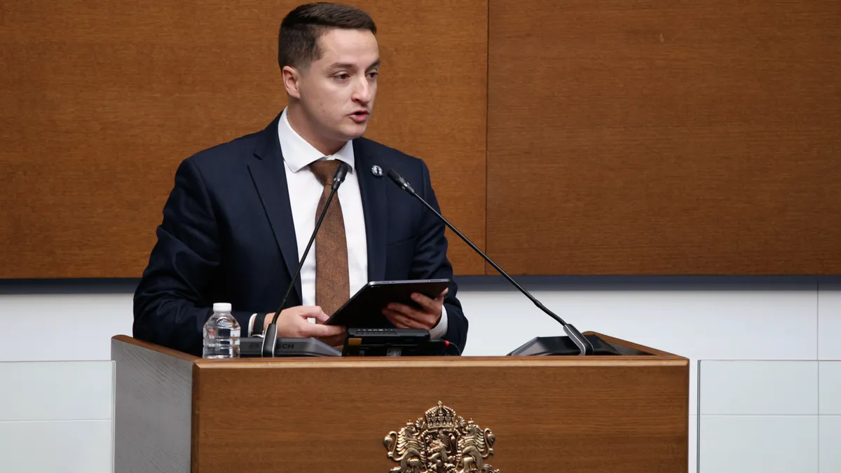 Лена Бориславова и Явор Божанков сезират прокуратурата за извършени престъпления от депутати на ИТН и Възраждане