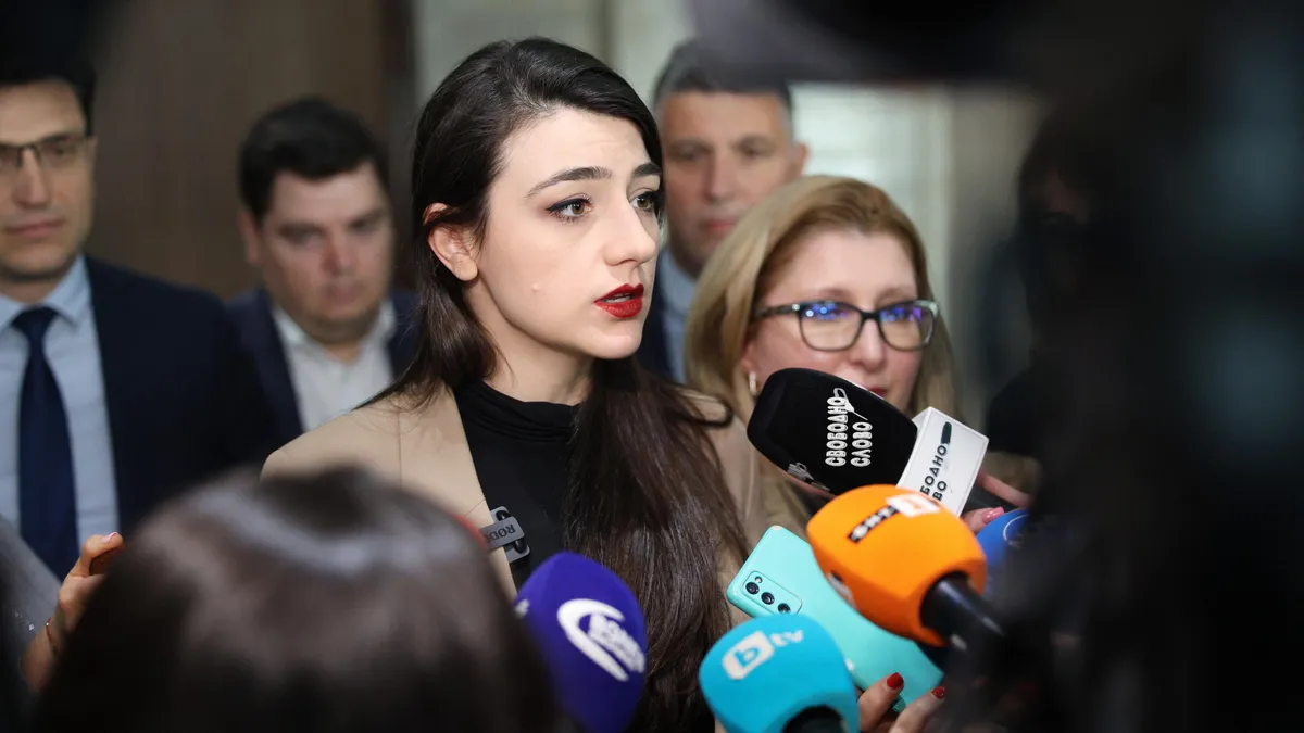 Лена Бориславова: Скандалът с областните управители доказва кой е дърпал конците на Главчев