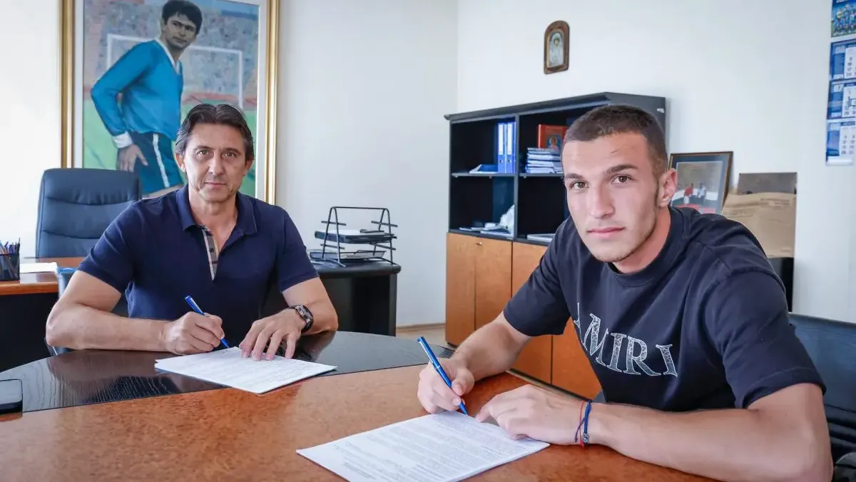 Левски удължи договора на Пламен Андреев