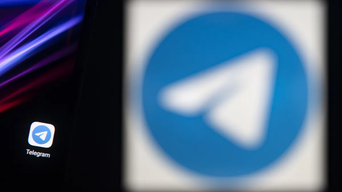 Личните данни на 40 българи са разсекретени от Telegram