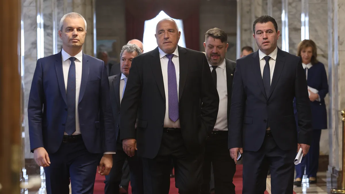 Лидерите на партии и службите се явиха на заседанието на КСНС