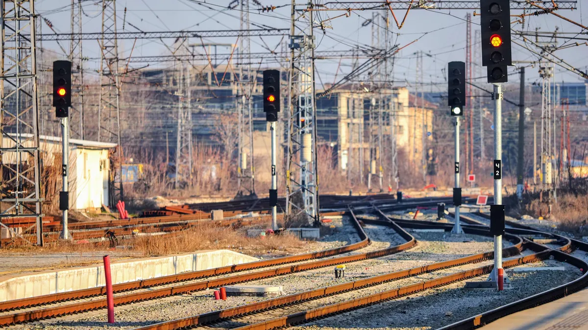 Локомотив удари влак с пътници на гарата в Карнобат, 6-ма са леко пострадали