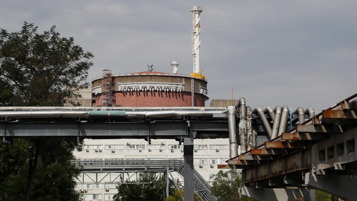 МААЕ: Няма данни за опасност след пожара в атомната електроцентрала Запорожие в Украйна
