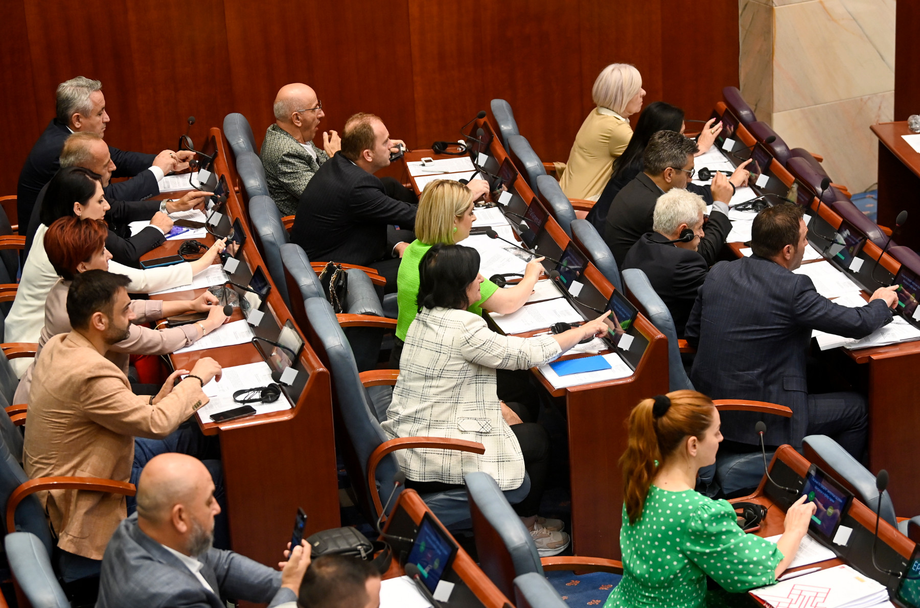 Парламентът в Скопие гласува единодушно законопроект срещу българските сдружения