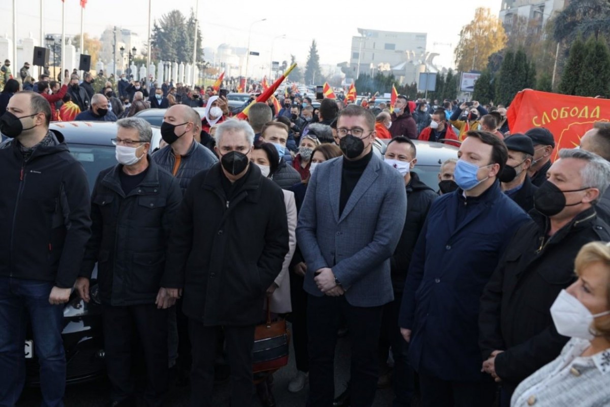СДСМ: Уикендът мина, а Македония продължава да бъде цяла