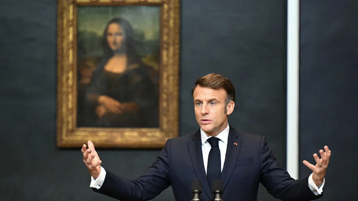 Макрон обеща „ренесанс“ на Лувъра след тревогата за разруха