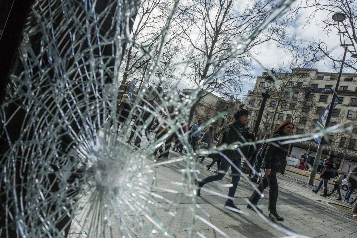 Макрон прекъсна ски ваканцията си заради погрома в Париж
